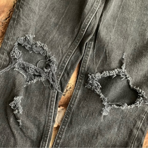 Abercrombie & Fitch High Rise Mom Jean Distressed - Picture 5 of 7